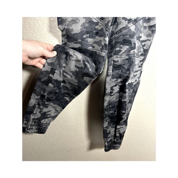 SPANX Black Wash Camo Stretch Twill Cargo Jogger Pant Size Small - Picture 2 of 7